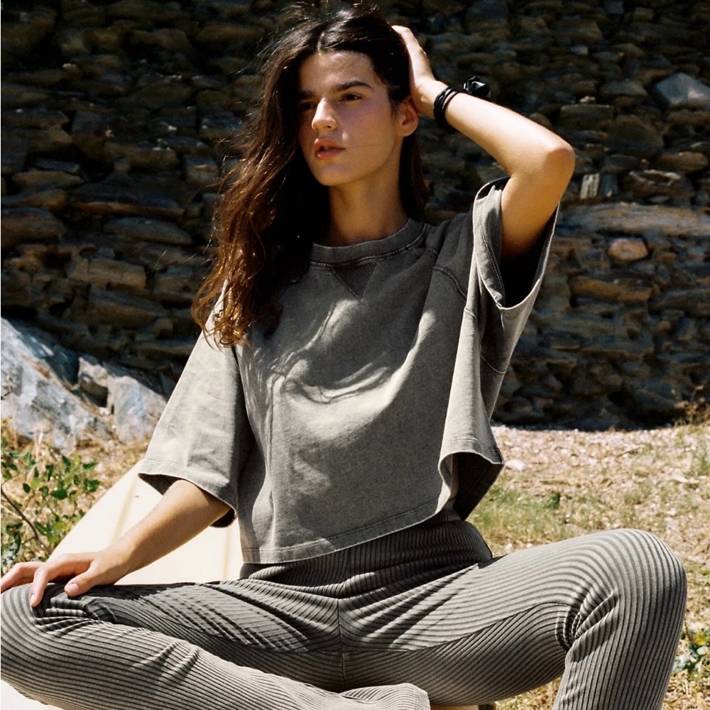 Casual Gray Cropped T-Shirt